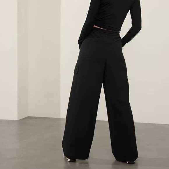 Athleta Promenade High Rise Cargo Pant in Black - Picture 2 of 13